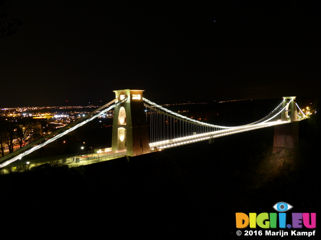 FZ026450 Clifton suspension bridge at night